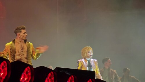 Mylene-Farmer---Cest-une-belle-journee-Lille-03-06-2023.webm