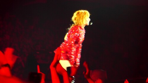 Mylene-Farmer---Desenchantee-2-Lille-03.06.2023.mp4