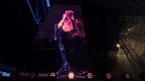 Mylene-Farmer---Optimistique-moi-Lille-03.06.2023.webm