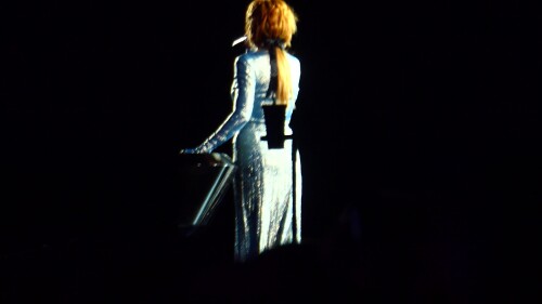 Mylene-Farmer---Que-lAube-est-belle-Lille-03.06.2023.mp4